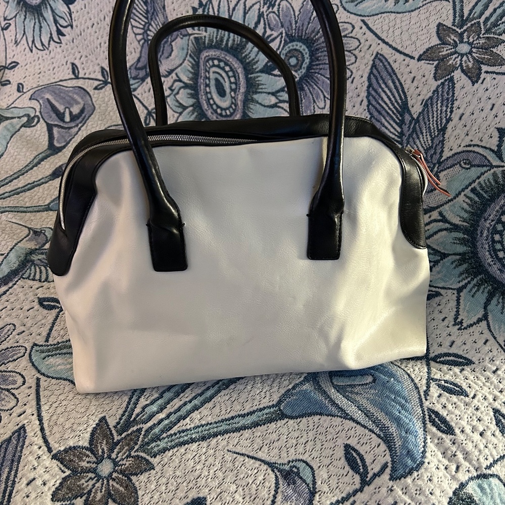 Keneth Cole Tote - Picture 3 of 5